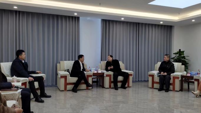 郵儲銀行山東省分行副行長張文一行到市能源集團進行合作洽談(圖1)
